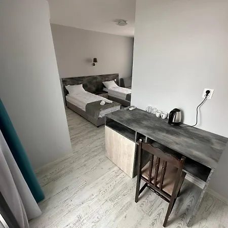 アパート And ポモリエ