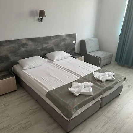 アパート And ポモリエ